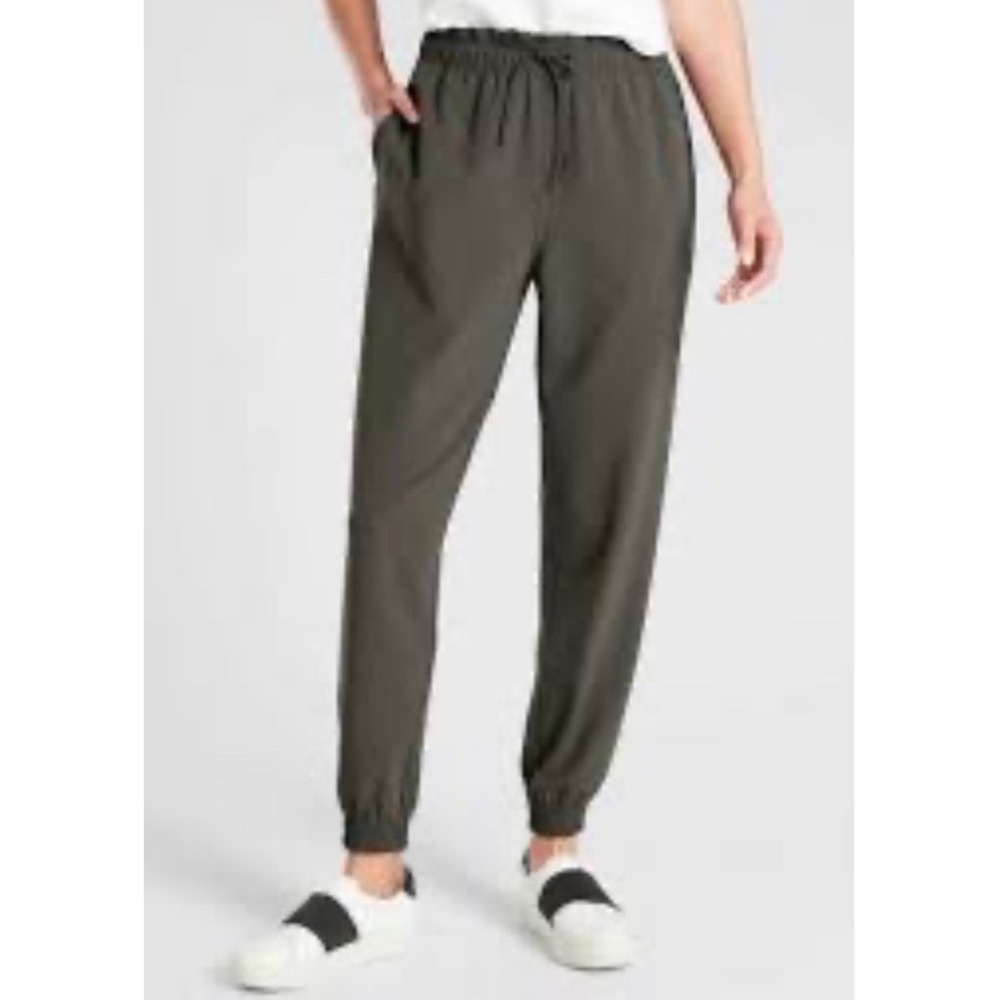 Athleta Metropolis Joggers Lightweight High-Rise Gorpcore Athleisure Paper bag 6